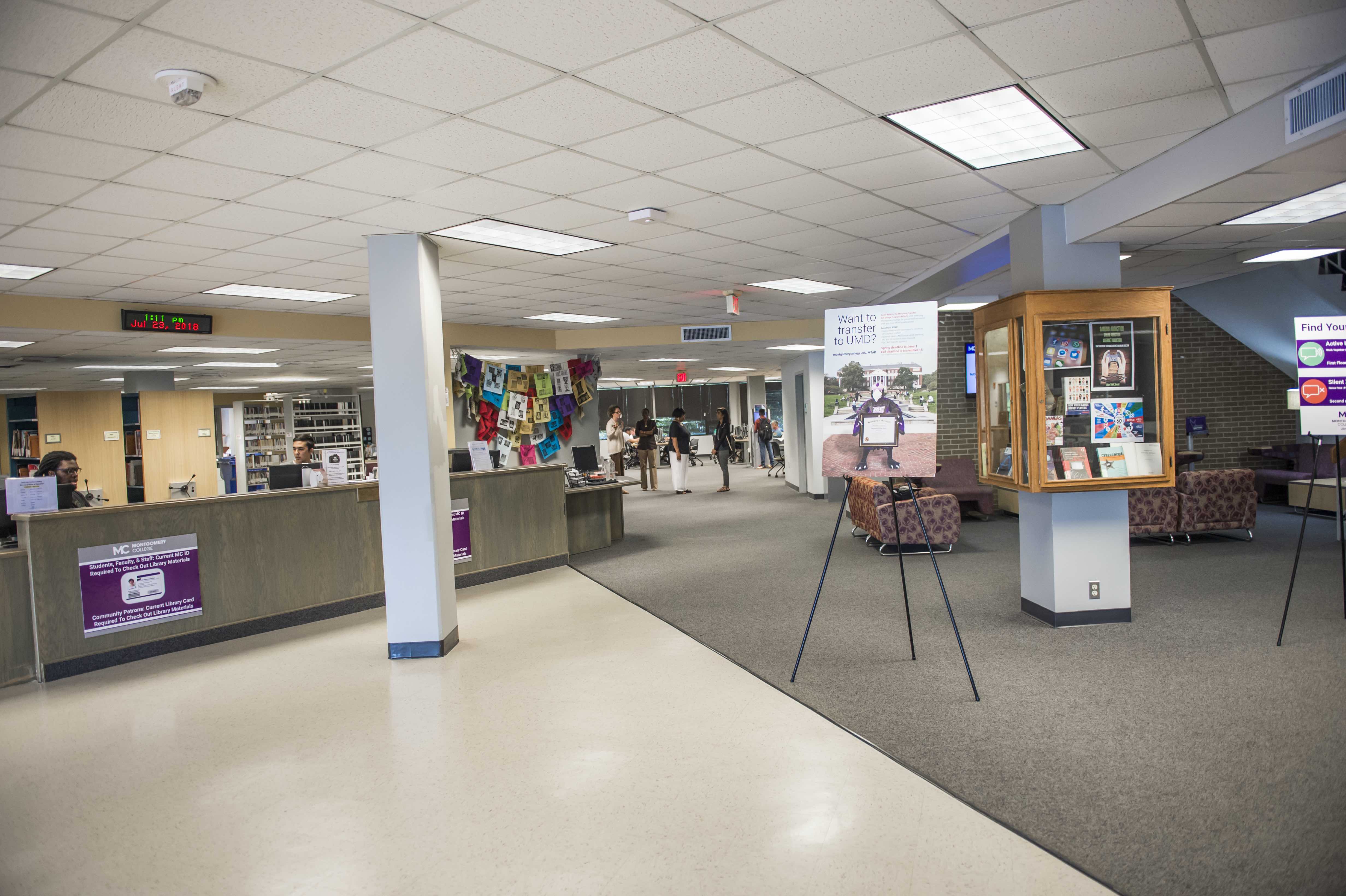 entrance to the rockville campus library